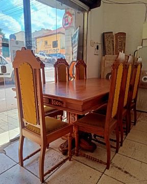 Mesa de Jantar em Madeira Maciça