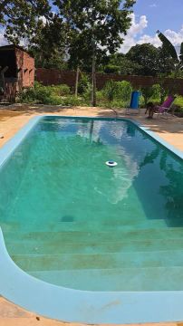 Sítio com piscina e área verde