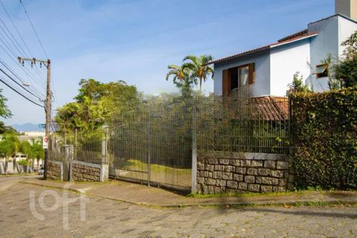 Casa à venda em Saco Grande com 245 m², 3 quartos, 1 suíte, 2 vagas