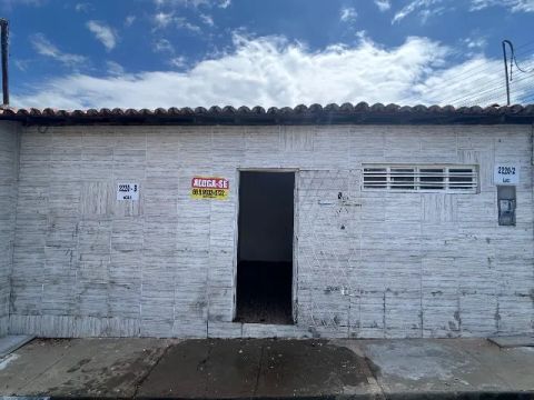 Aluga- se casa no bairro Monte Castelo