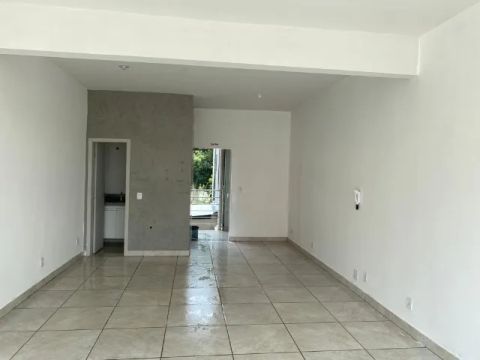 ALUGO SALA COM VISTA PARA LAGOA