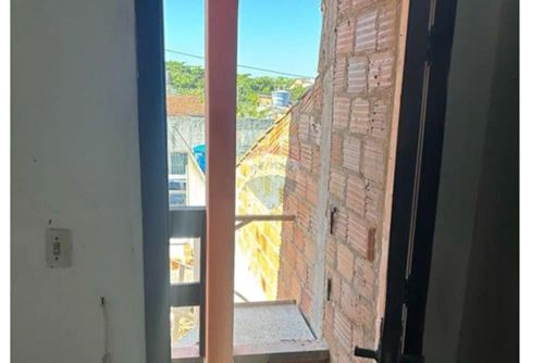 Oportunidade Imperdível: Terreno com Construção de 3 Andares no Centro de Prado - R$ 330.0