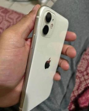 Iphone 11 branco 128GB - impecável 