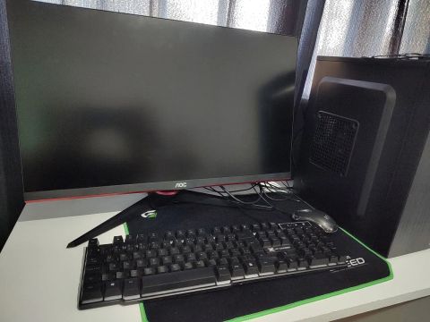 Pc com tela teclado mouse  e mouse pedi