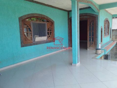 Casa com 4 Quartos, Churrasqueira e Piscina em Duque de Caxias.