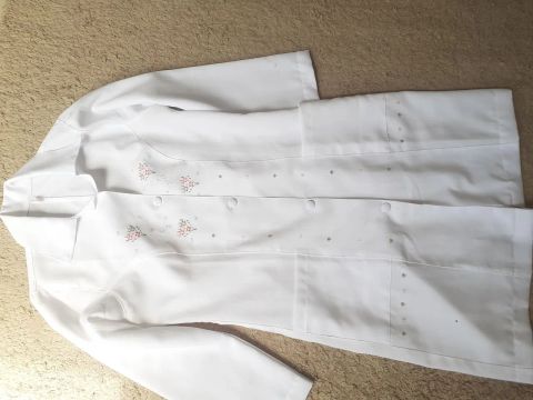 Jaleco Branco Feminino com Detalhes Bordados