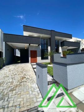 Belíssima Casa Padrao com 3 dormitórios sendo 1 suítes nos Ingleses Florianopolis