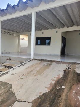 Alugo casa no universitário 