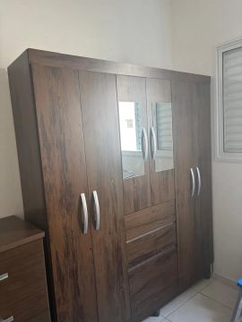 Guarda-Roupa de 6 Portas em Madeira