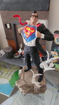 Clark Kent Superman Iron Studios