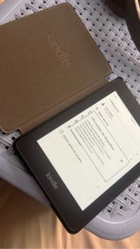L'Amazon Kindle Paperwhite di ultima generazione è in super offerta per