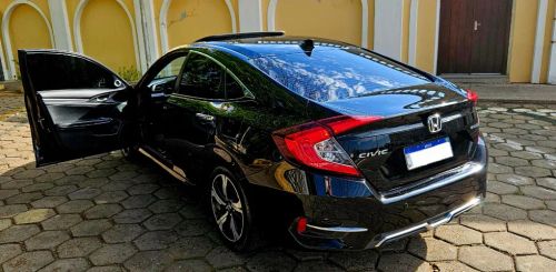 CIVIC TOURING 2019 COM 80K KM. 