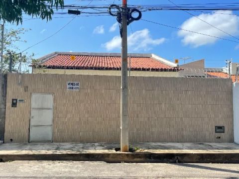 Vendo Casa no SACI Quadra 29 Casa 01- Com 04 Quartos e 04 Banheiros