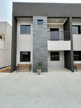 Sobrado com 03 quartos e lindo acabamento 