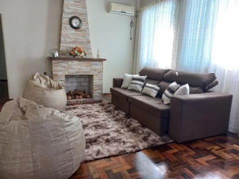 RESIDENCIAL/COMERCIAL na Quinze de Novembro à 100m da Câmara de Vereadores. 3 Quartos