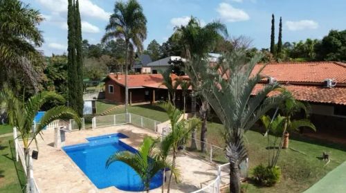 Chácara com 426 metros², 4 quartos, piscina e churrasqueira em Periquitos - Ponta Grossa -