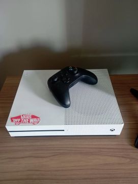 Xbox one S semi novo