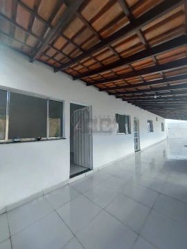 Vende-se Casa de 243m² de Esquina no Bairro Novo Delfino