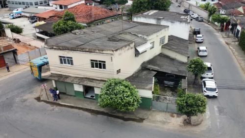 Prédio comercial - esquina com 03 ruas