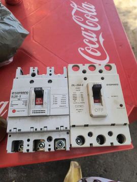2 Disjuntores caixa moldada tripolar Soprano 160A
