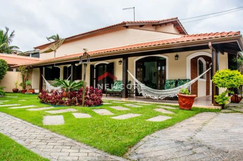 Casa em Avenida Antonio Baena Fernandes - Jardim Grandesp - Itanhaém/SP