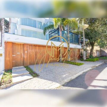 Casa - Um Refúgio de Luxo no Coração do Batel!