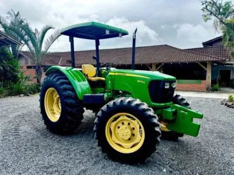 Trator John Deere 5075E - 2010