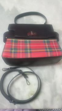 Bolsa de mão feminina em couro com estampa xadrez