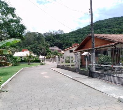 Terreno em condomínio fechado em ótima localização no Sambaqui - Florianópolis - SC
