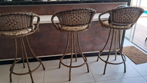 3 Banquetas de Vime em bom estado