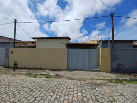 Parnamirim-Casa em Condomínio Fechado- 03 Quartos/Sendo Dois Suítes. R$ 249 Mil - Financia