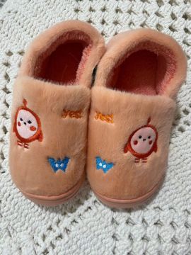 Pantufa infantil fechada