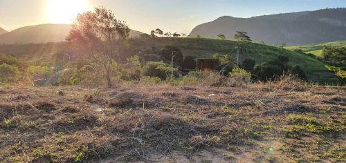 Terreno com vista espetacular para as montanhas