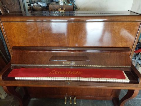 Piano Essenfelder - Ótimo estado!