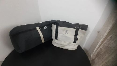 2 bolsas novas. 