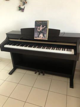 Piano Digital Yamaha clavinova 330