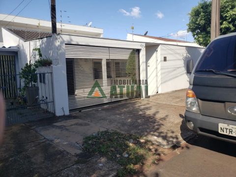 Casa Assobradada com 4 quartos na região Sul de Londrina