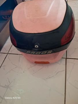 Caixa de Moto em Ótimo Estado
