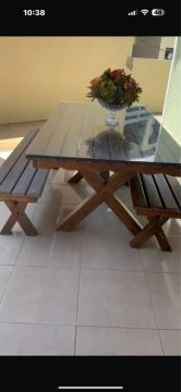 Mesa de Jantar em Madeira com Tampo de Vidro