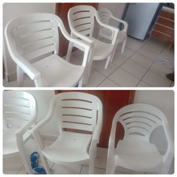 Cadeiras de plástico 