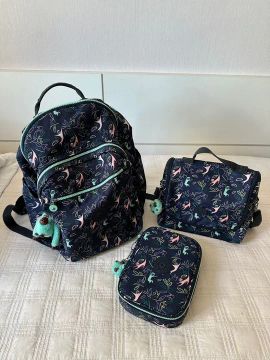 Kit Escolar Kipling (mochila + lancheira + estojo).
