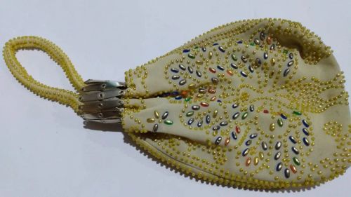 Bolsa de mão vintage Clutch amarela com miçangas estilo indiano.