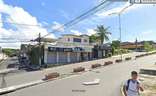 CASA COM PONTOS COMERCIAIS