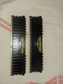 Memória RAM DDR4 16GB 2x8