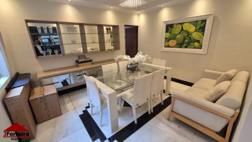 Vila Madalena, casa com 4 vagas, 3 dormitórios, 2 suítes, rua tranquila