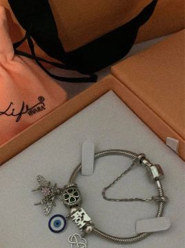 Pulseira pratiada 