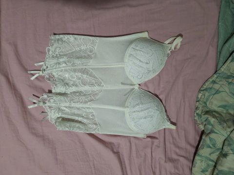 corset branco de renda com flores