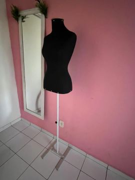Mannequin Feminino Preto para Loja