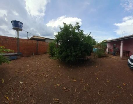 Casa 2 quartos 1 banheiro em dois terrenos 