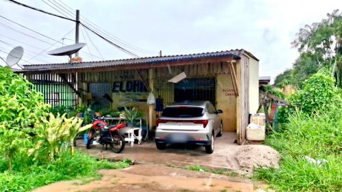 Vende-se casa com ponto comercial 